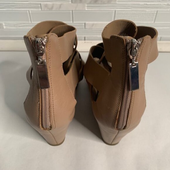 Dolce Vita Taupe Leather Wedge W/Heel Zipper - Picture 3 of 6